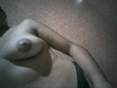 Pendeja muestras las tetas el culo y la conchita cover image