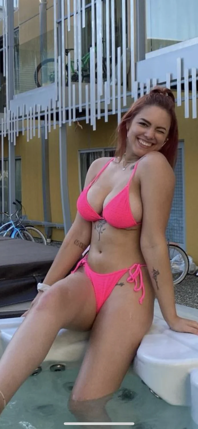 She deleted her OF main image