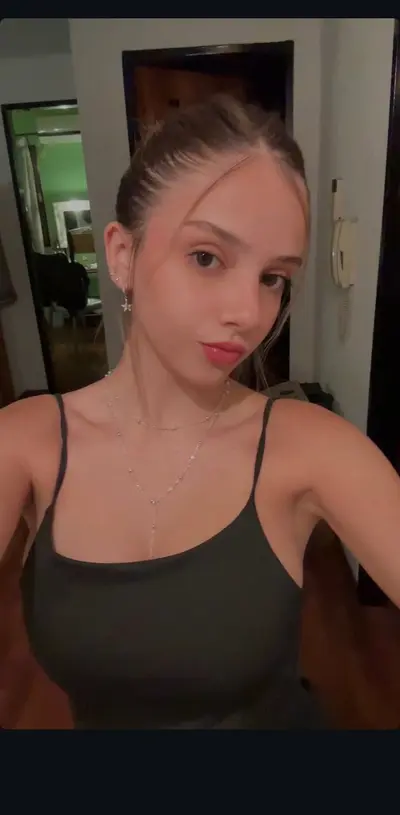 Cómo me calienta esta pendeja cover image