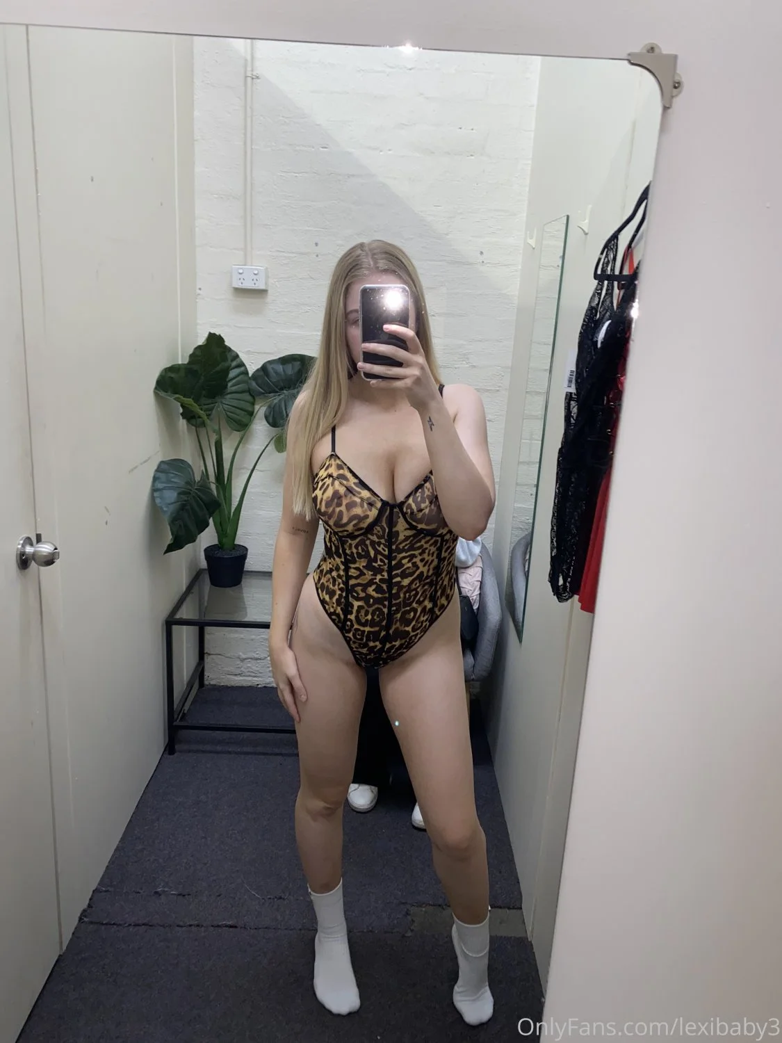 Mini blonde pawg image 4