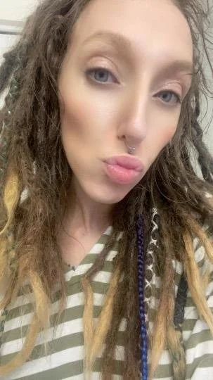 Vannah slender, tattooed, dreadheaded vixen image 5