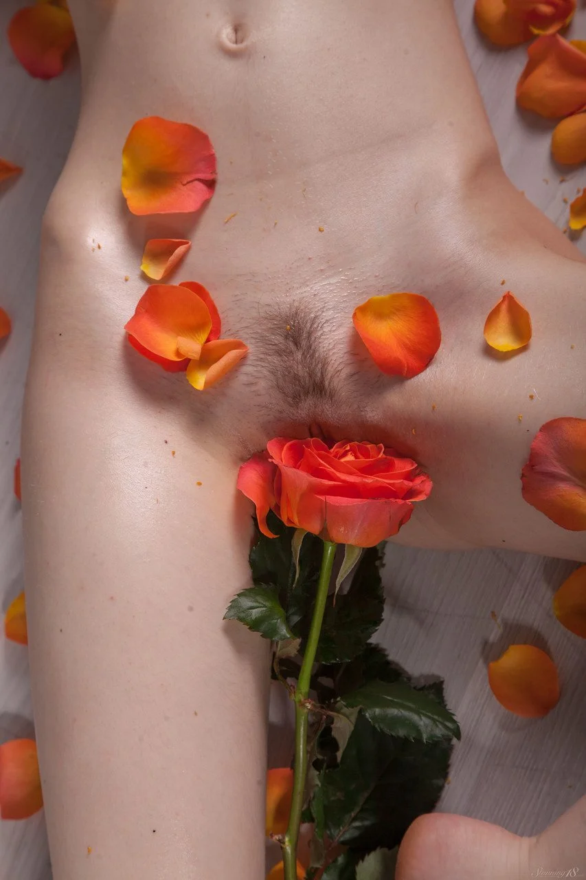 Redhead teen Renzi image 16
