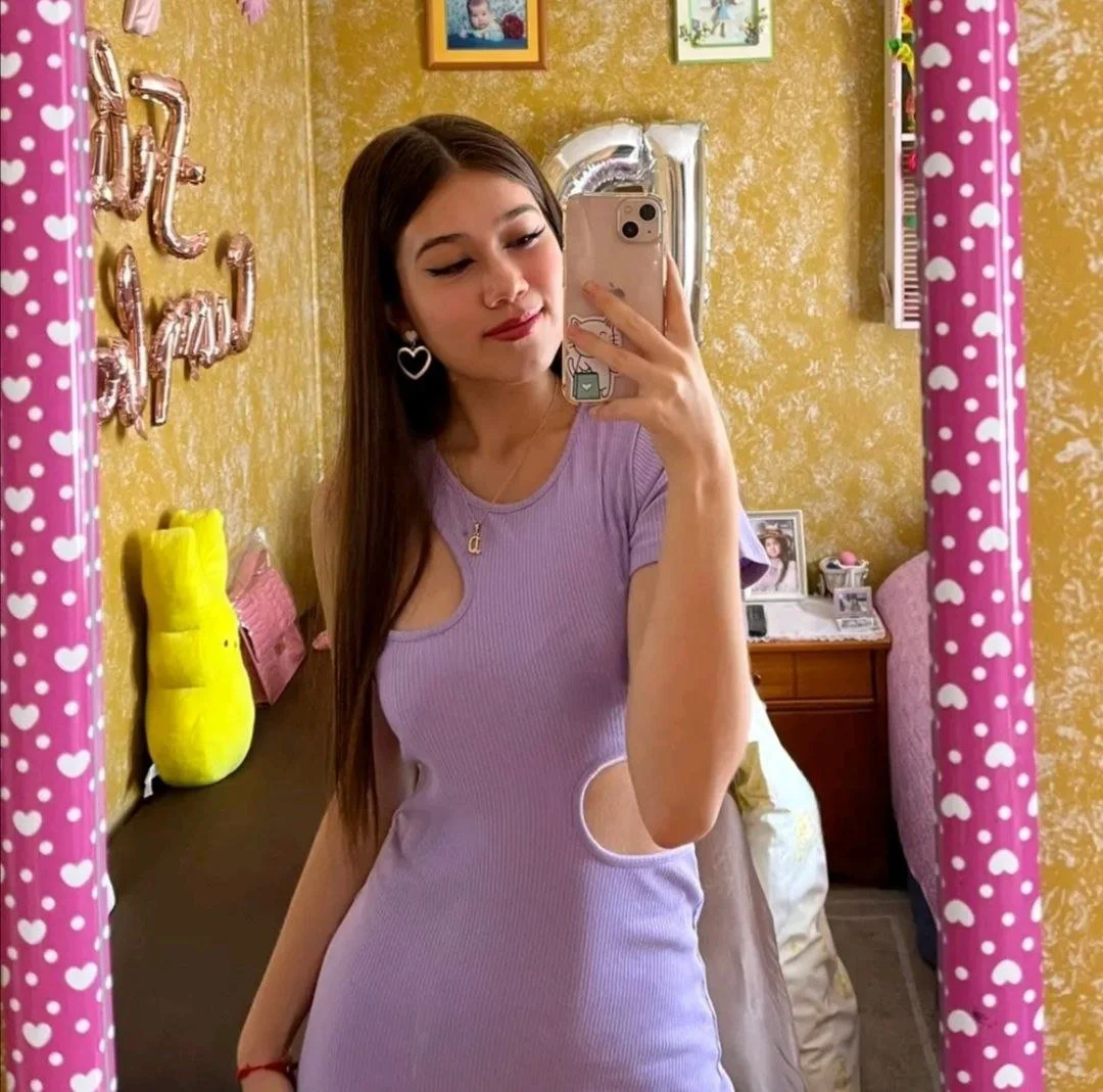 Send message to this stupid girl (the Instagram is in the post) main image