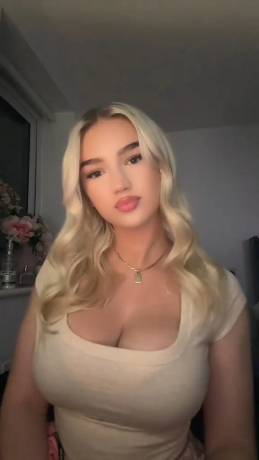UK Chav Slut with massive tits main image