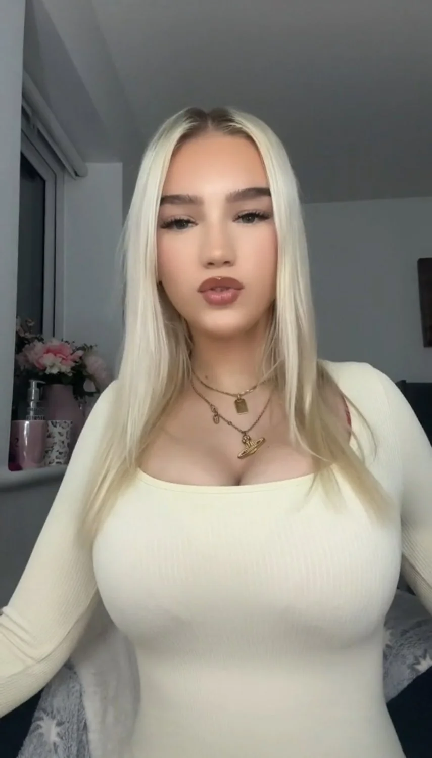 UK Chav Slut with massive tits image 20