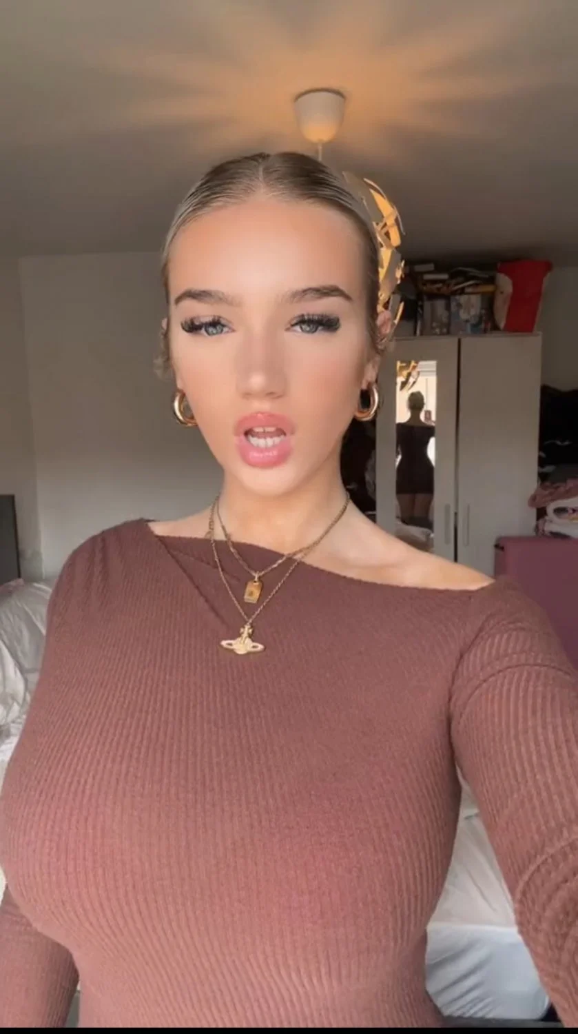 UK Chav Slut with massive tits image 30