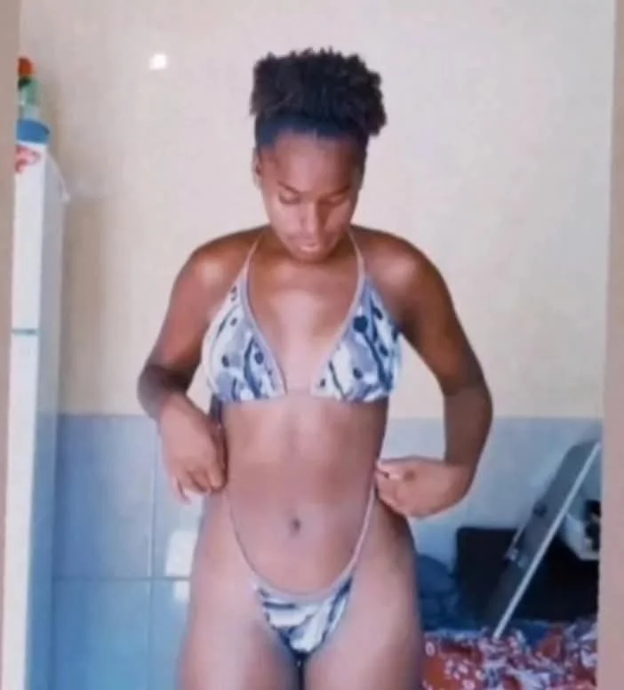 Pretinha gostosinha novinha image 2