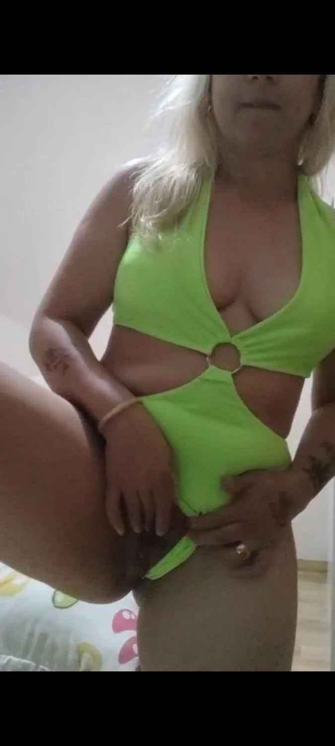 Loira gostosa uma putinha do rabo delicioso ...comentem image 16