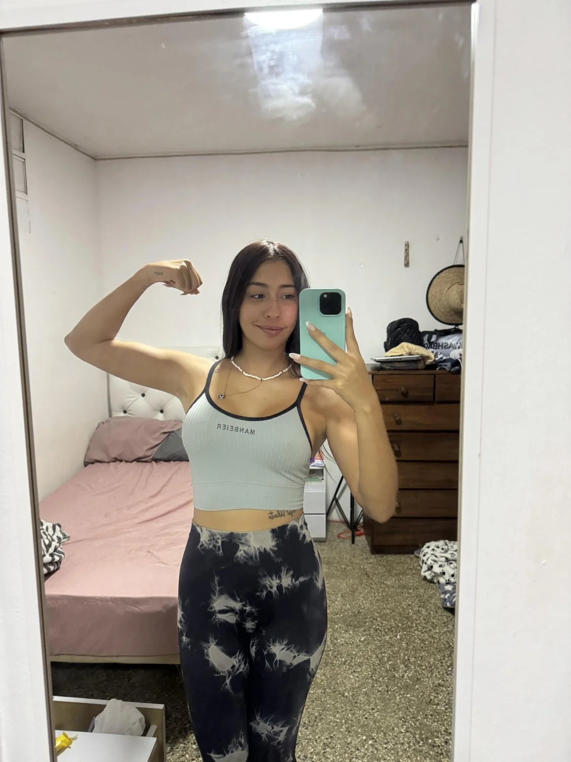 Young gym foot slut exposed image 30