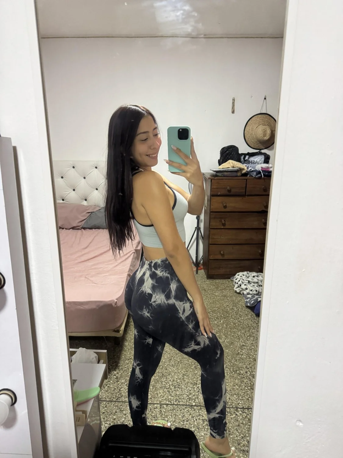 Young gym foot slut exposed image 39