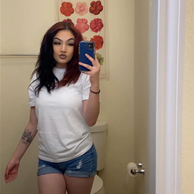 ¥add my Latina Wife on Snapchat¥ image 3
