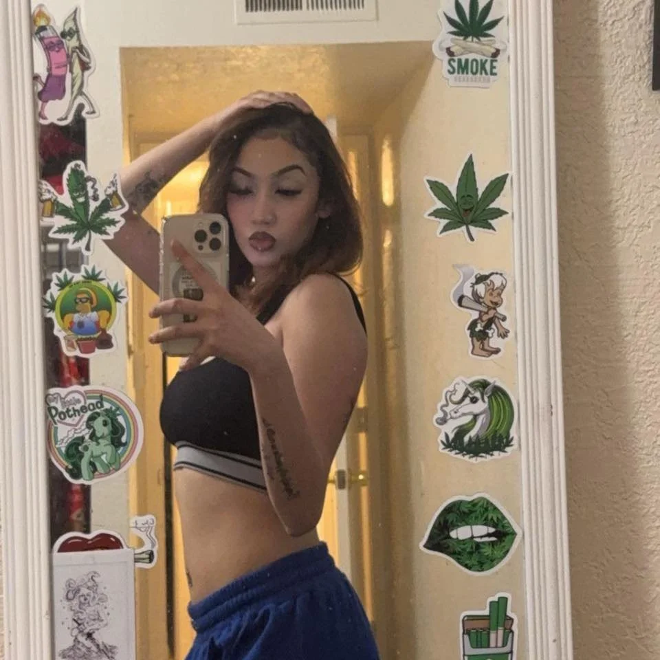 ¥add my Latina Wife on Snapchat¥ image 4