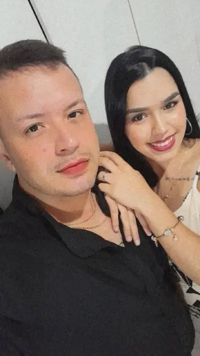 Corno vazou a esposa cavala tatuada, gostosa ama chupar e sentar em uma pica e foi vazada cover image