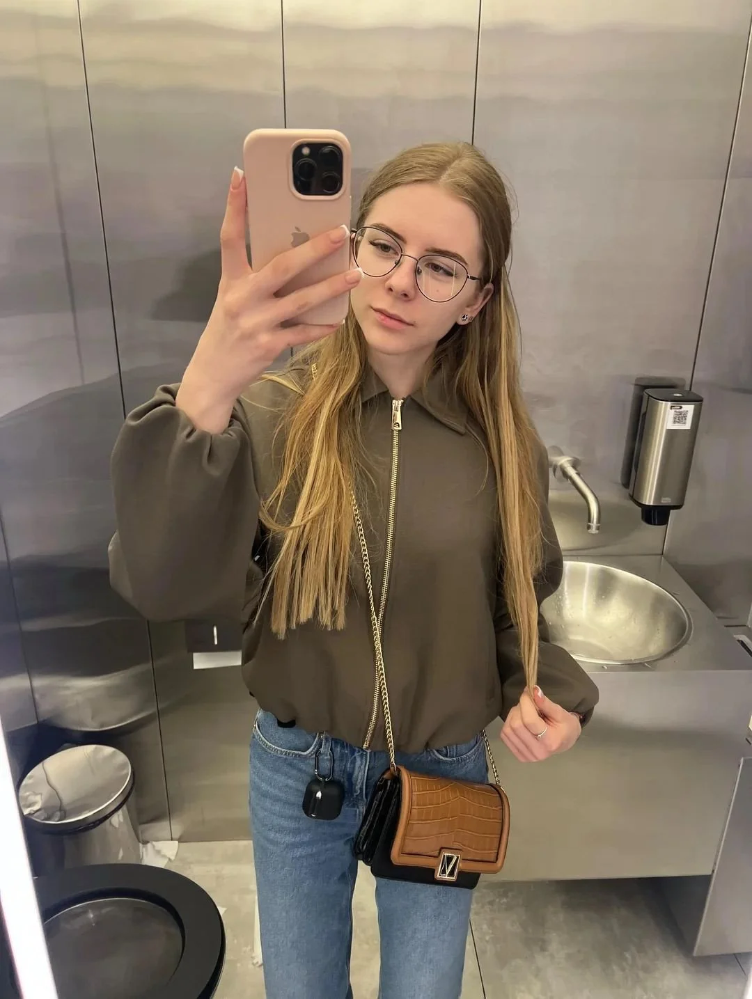 Beautiful skinny white girl, masturbating image 10