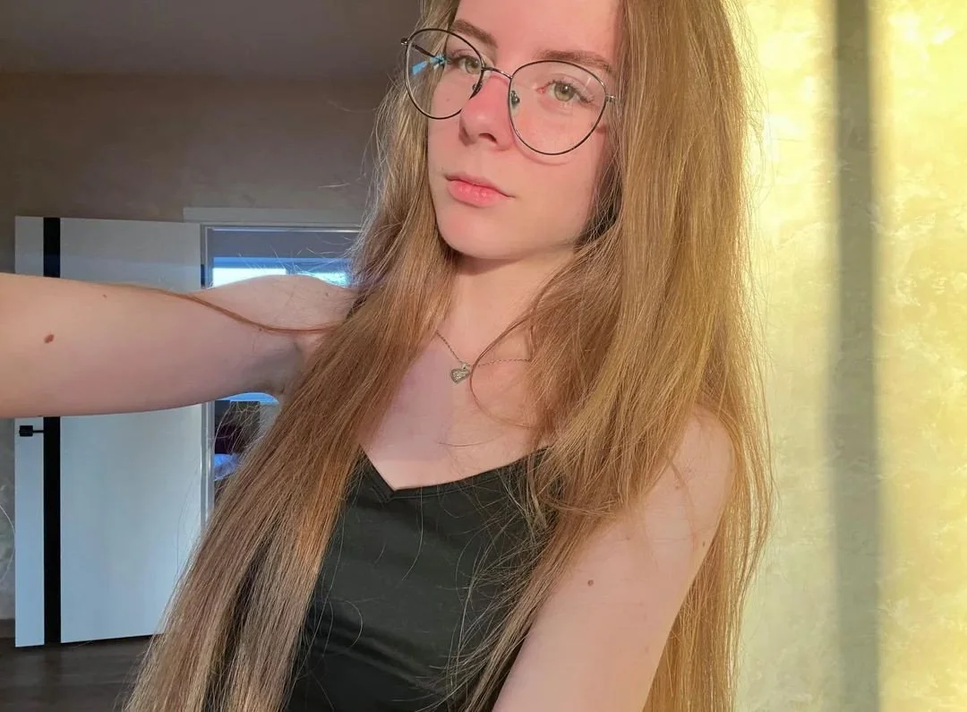 Beautiful skinny white girl, masturbating image 7