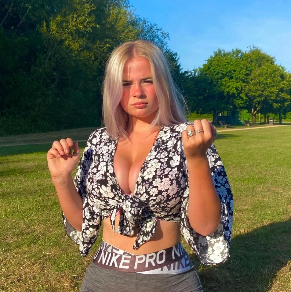 Matilda Martin Big Tits UK ( MatildaMaisieMartin ) image 3