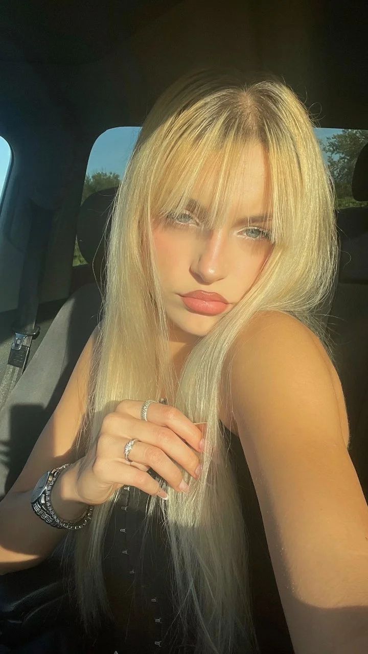 Stunning teen slut Ana main image