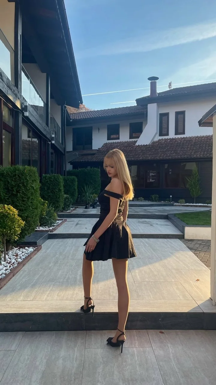Stunning teen slut Ana image 13