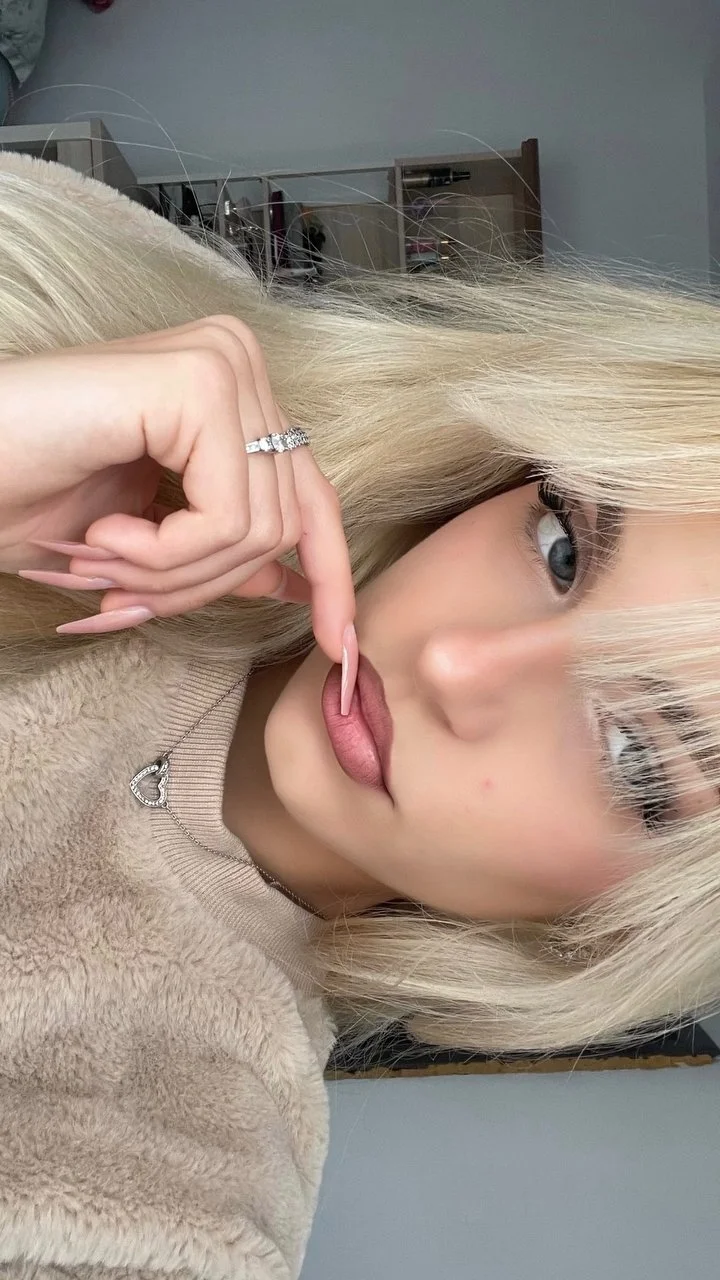 Stunning teen slut Ana image 20