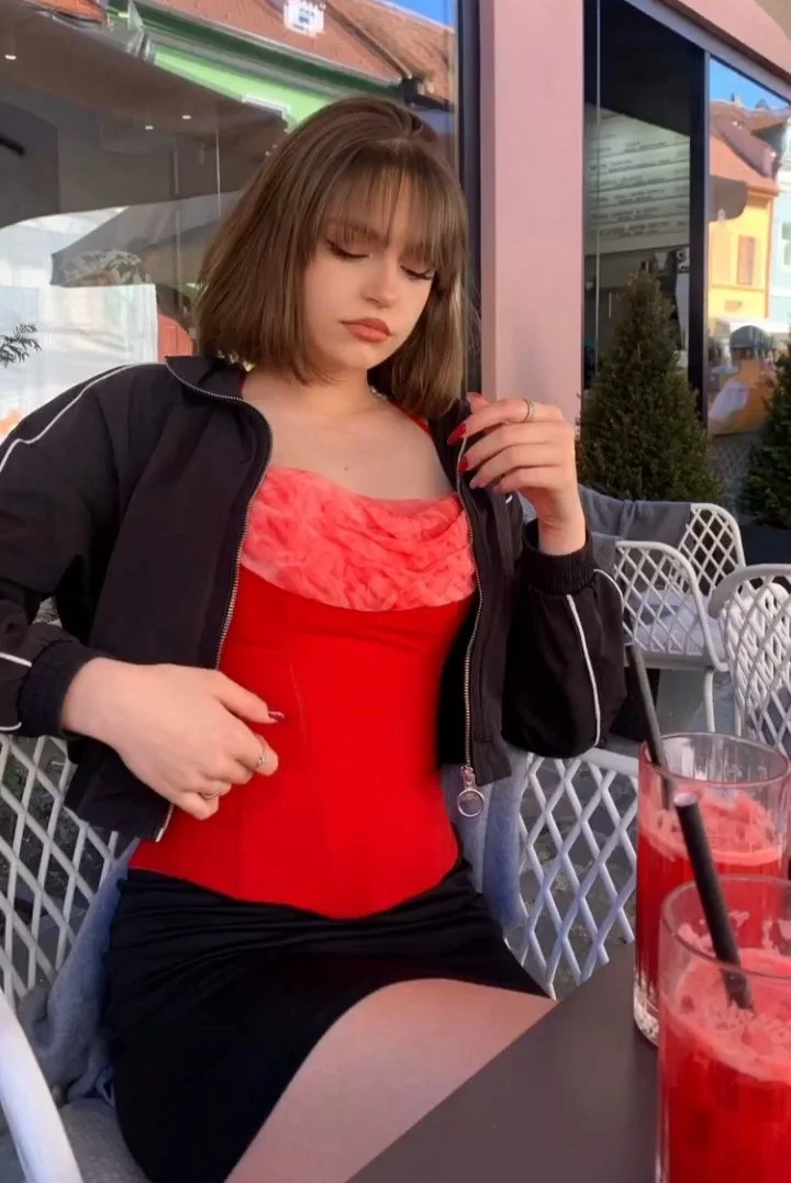 Stunning teen slut Ana image 3