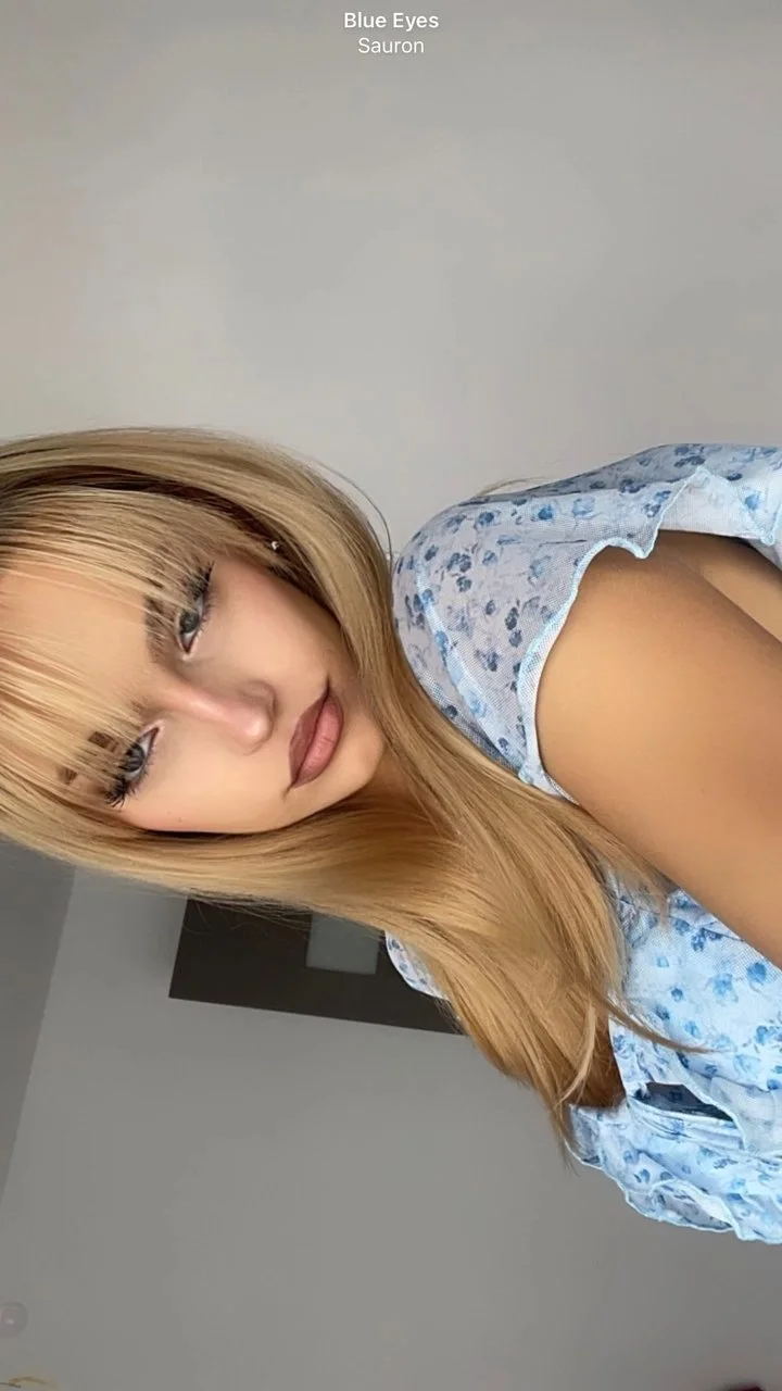Stunning teen slut Ana image 4
