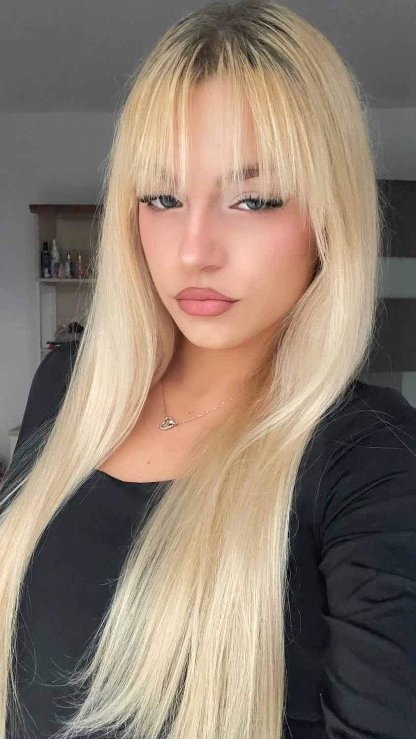 Stunning teen slut Ana image 5