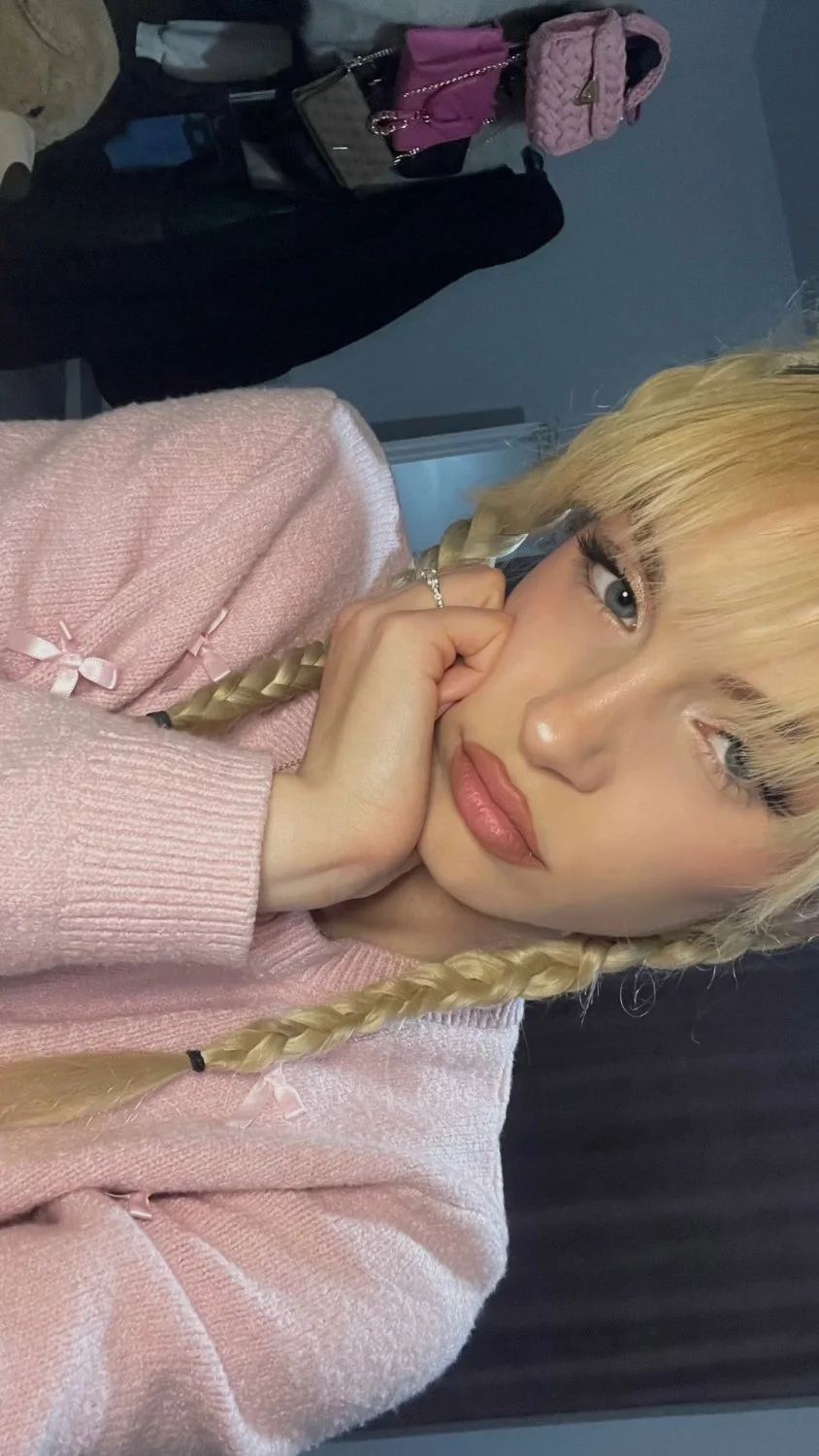 Stunning teen slut Ana image 6