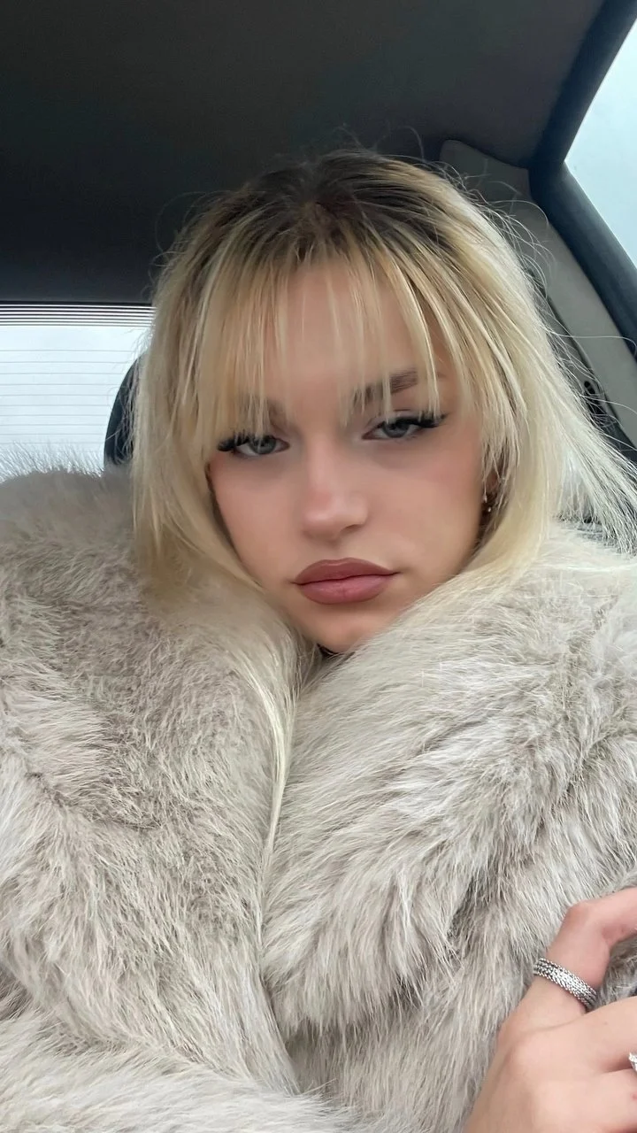 Stunning teen slut Ana image 7