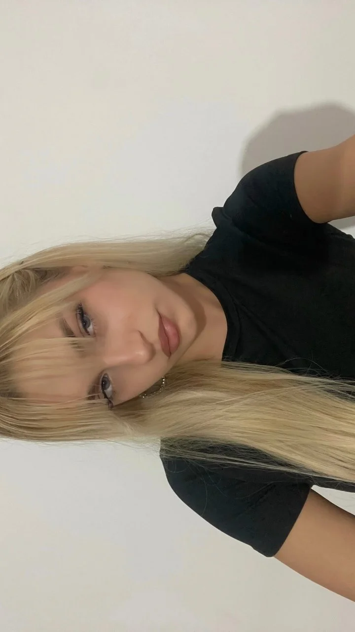 Stunning teen slut Ana image 8
