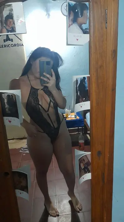 esposa posando cover image