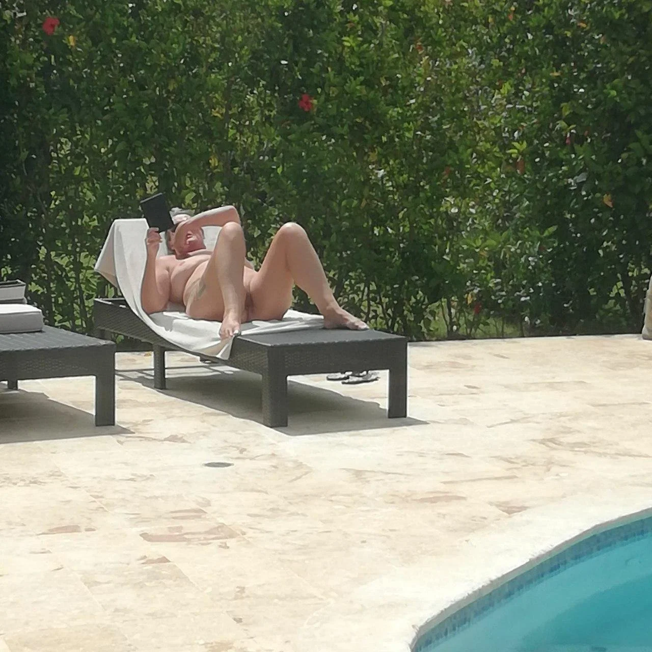 Wife’s Dominican vacation with her female friend, recently found in her old phone image 8