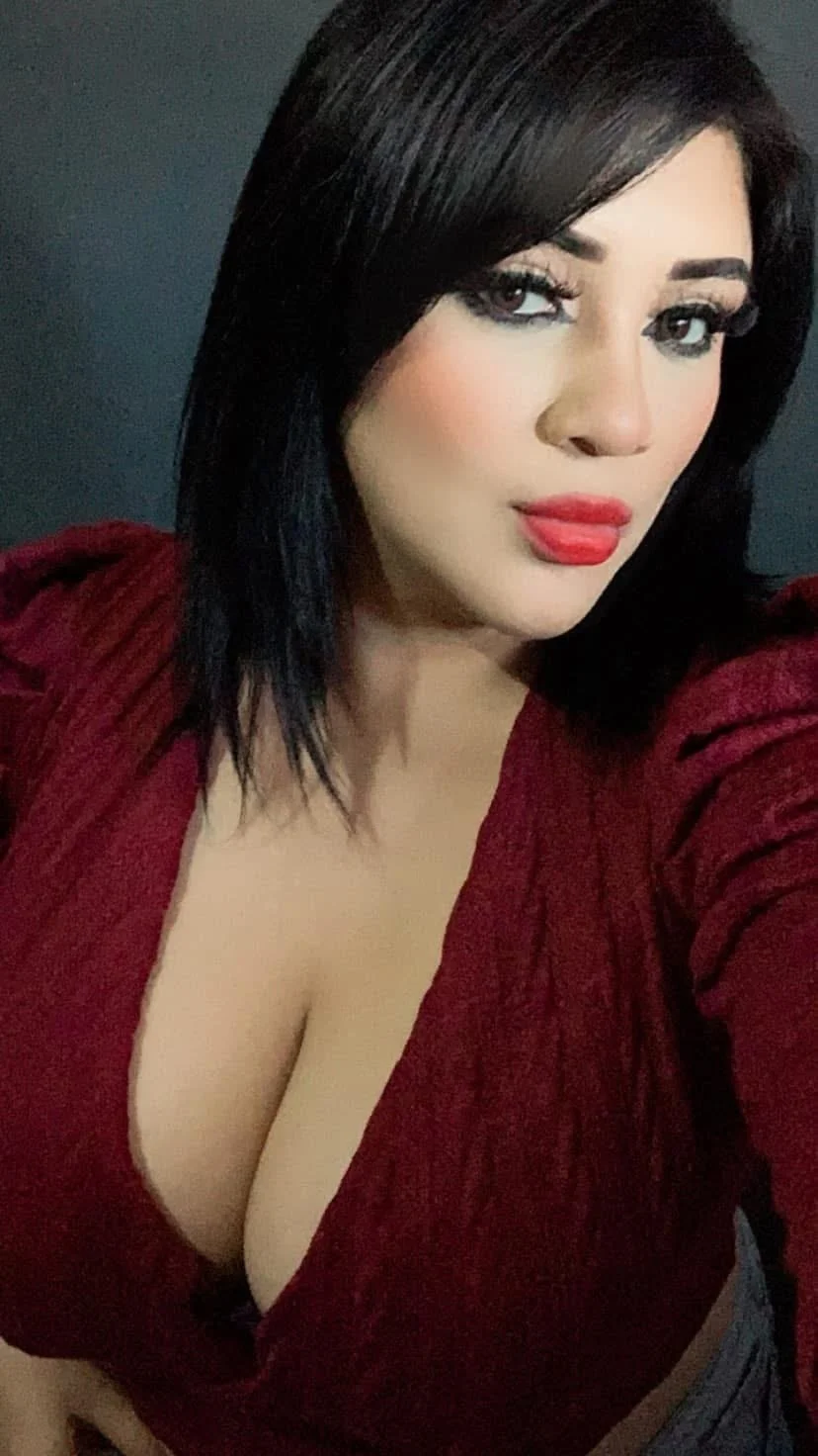 Sexy MILF image 8