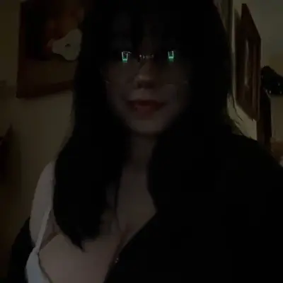Gótica indie peituda muito deliciosa cover image