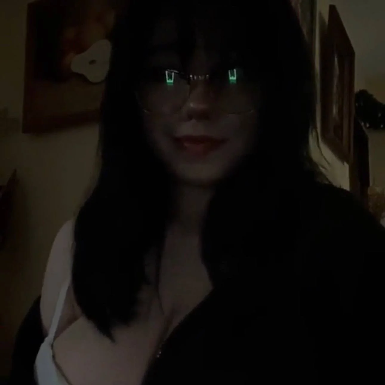 Gótica indie peituda muito deliciosa main image