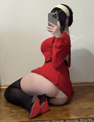 Mix de cosplays de yor forger. Las cosplayers son super lindas y puras, me ponen duro siempre cover image