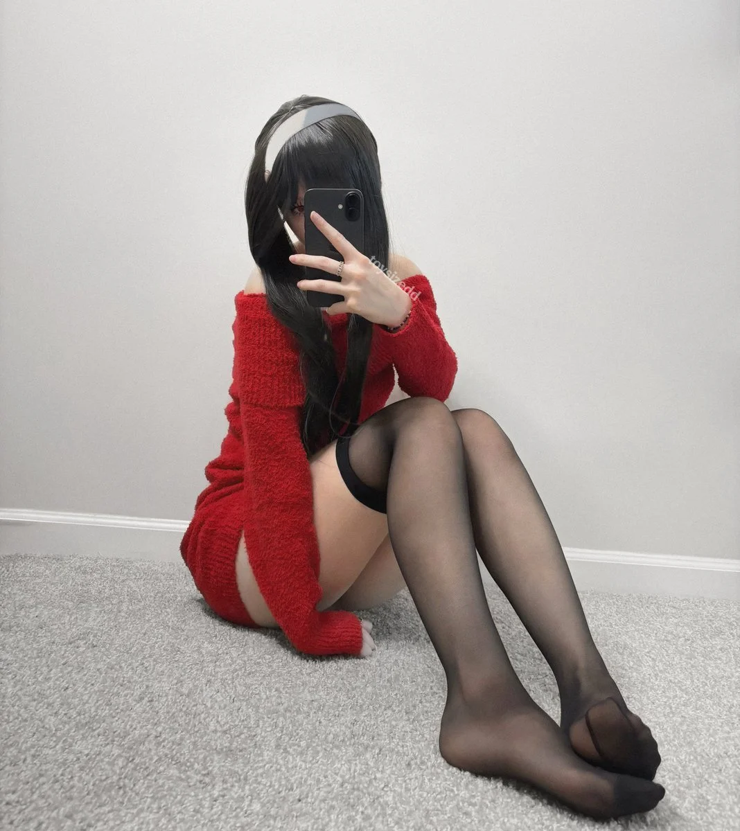Mix de cosplays de yor forger. Las cosplayers son super lindas y puras, me ponen duro siempre image 5