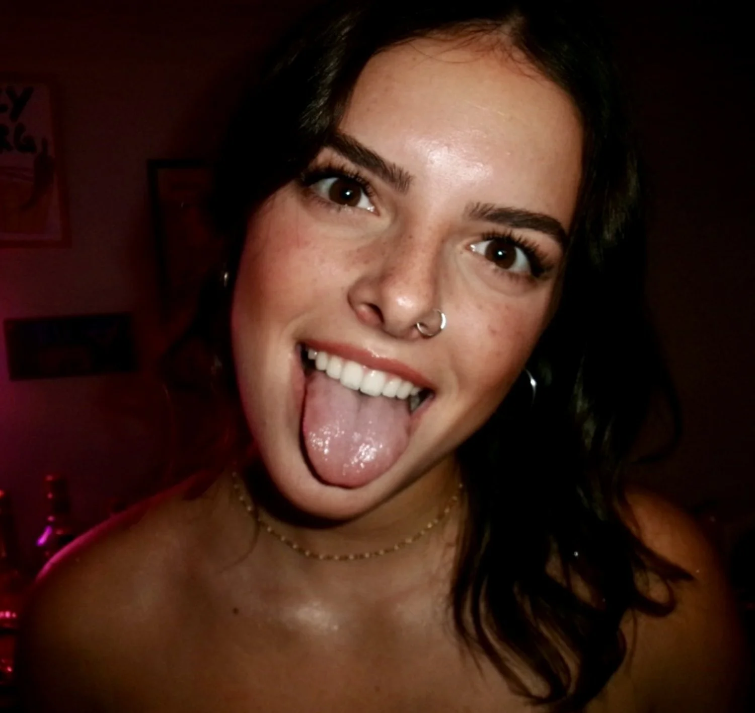 AVE. Need to Jizz in her mouth image 2