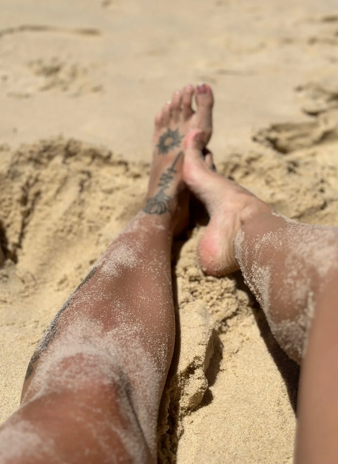 A wild blonde let loose in the beach image 2