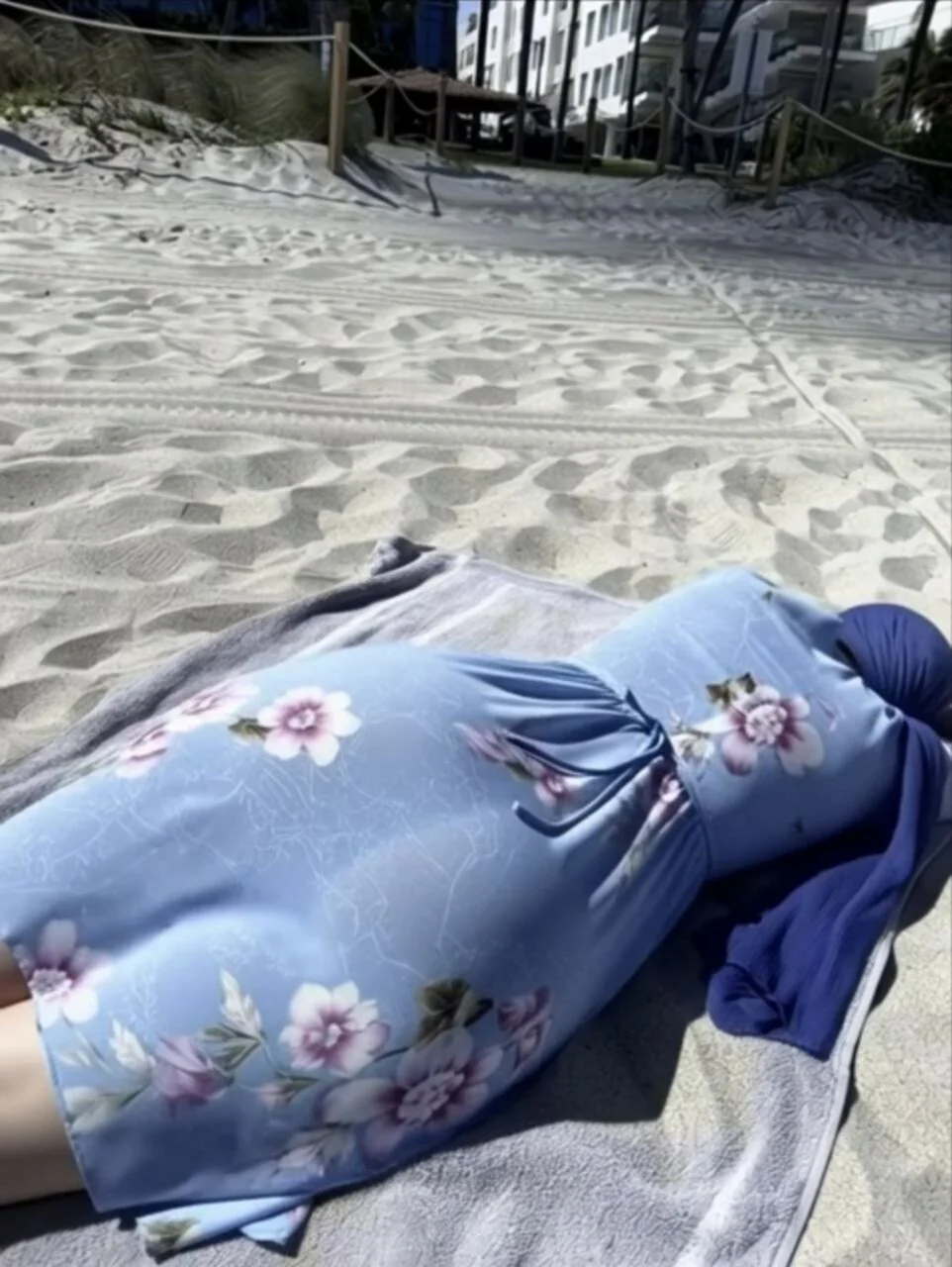 Thicc hijab slut Malka main image