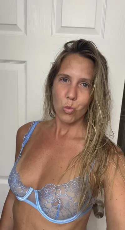 Fit blonde shows off her body - part 2 cover image