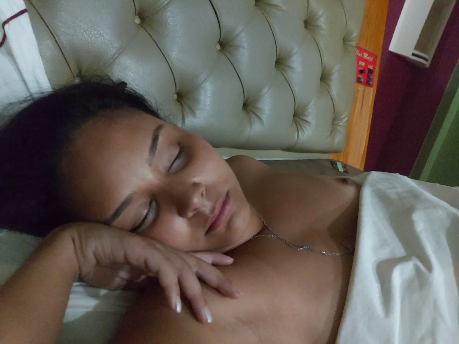 Morena Casada Dormindo image 4