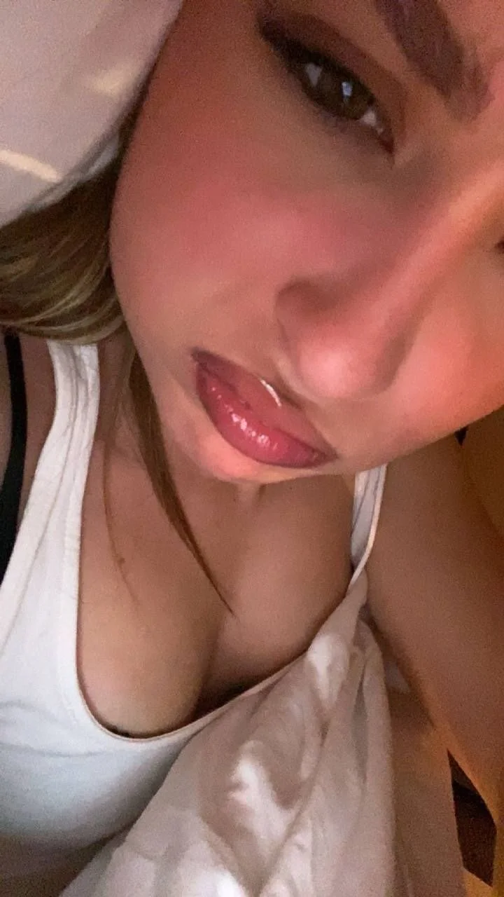 Hot Snowbunny Ellie image 6