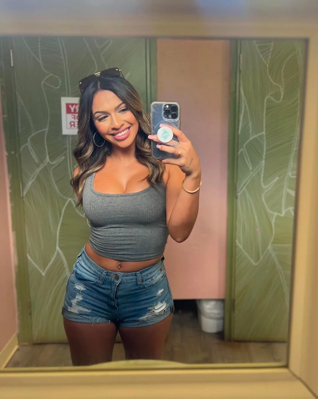 Pretty Latina slut with an amazing curvy body image 9