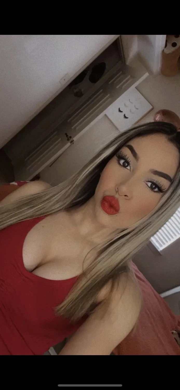 Blonde Latina nudes exposed image 2