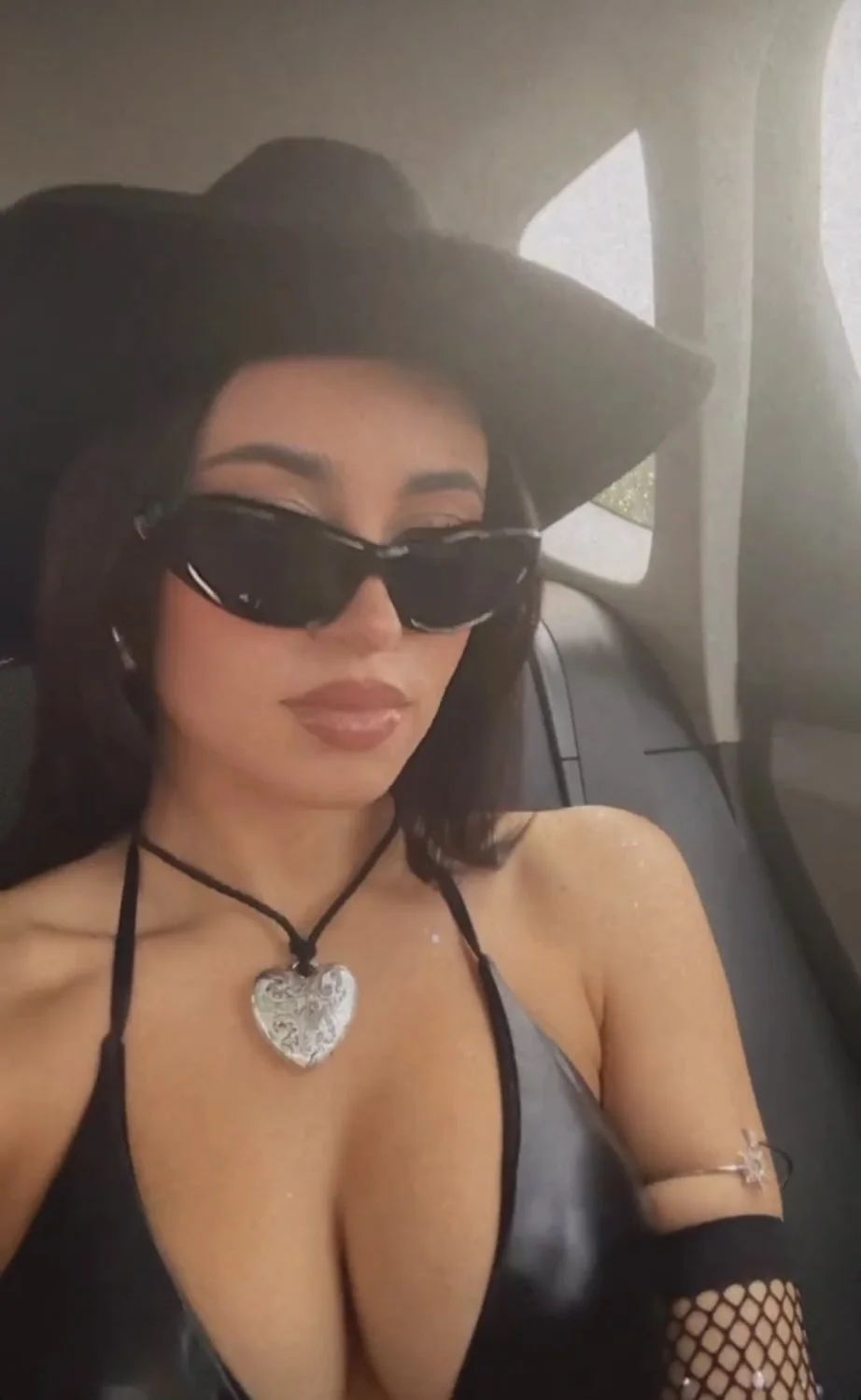 Gorgeous Miami Latina with big tits image 10