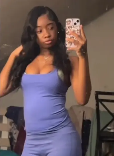 Nutty darkskin showing off her body🤤 cover image