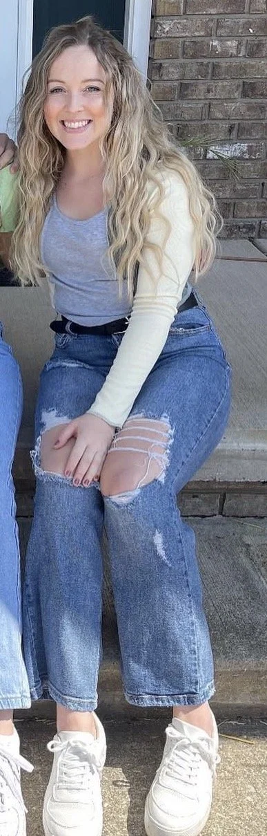 Abby, blonde thicc slut image 3