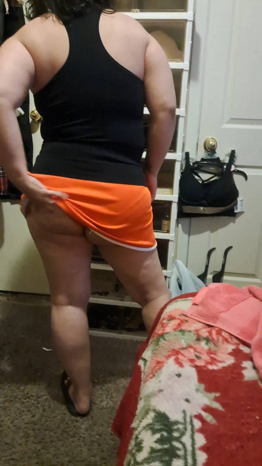 Pawg creeping image 11