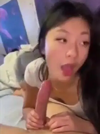 She Knows What She's Doing cover image