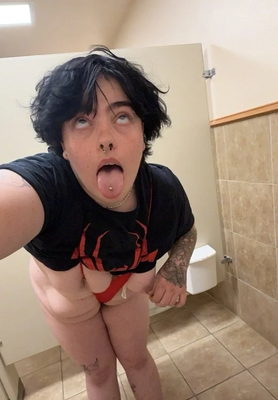 Wedgie slut fucktoy Phoenix image 2